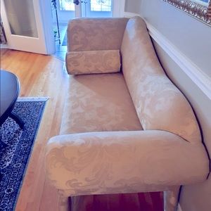 Beautiful Chaise seat